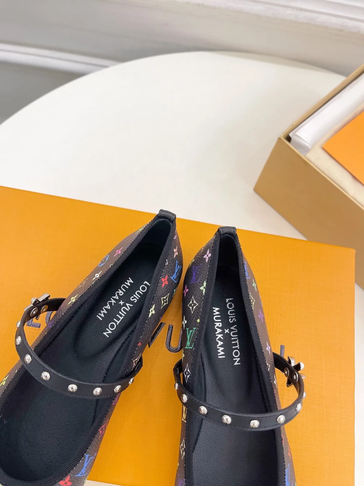 👟👟Ex-factory price 520🎃🎃LV | Louis Vuitton 25𝐬𝐬 2025 early spring new top version‼ ️The original version is the same, focusing on the latest LV Full of high-end feel! A popular model among bloggers at home and abroad, it’s retro and fashionable and looks amazing on your feet! Mainly recommended model on the official website★ ━━━━━ ЅᏇєєt ━━━━━ ▪️Upper: Highly customized rainbow-colored presbyopia leather ▪️Lining: imported sheepskin ▪️Outsole: original Italian leather outsole ▪️Shoe size: 35-39 (34, 40, 41, 42 customized)